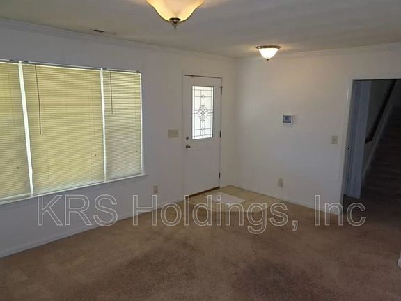 2nd image of 818 Oak Ave
