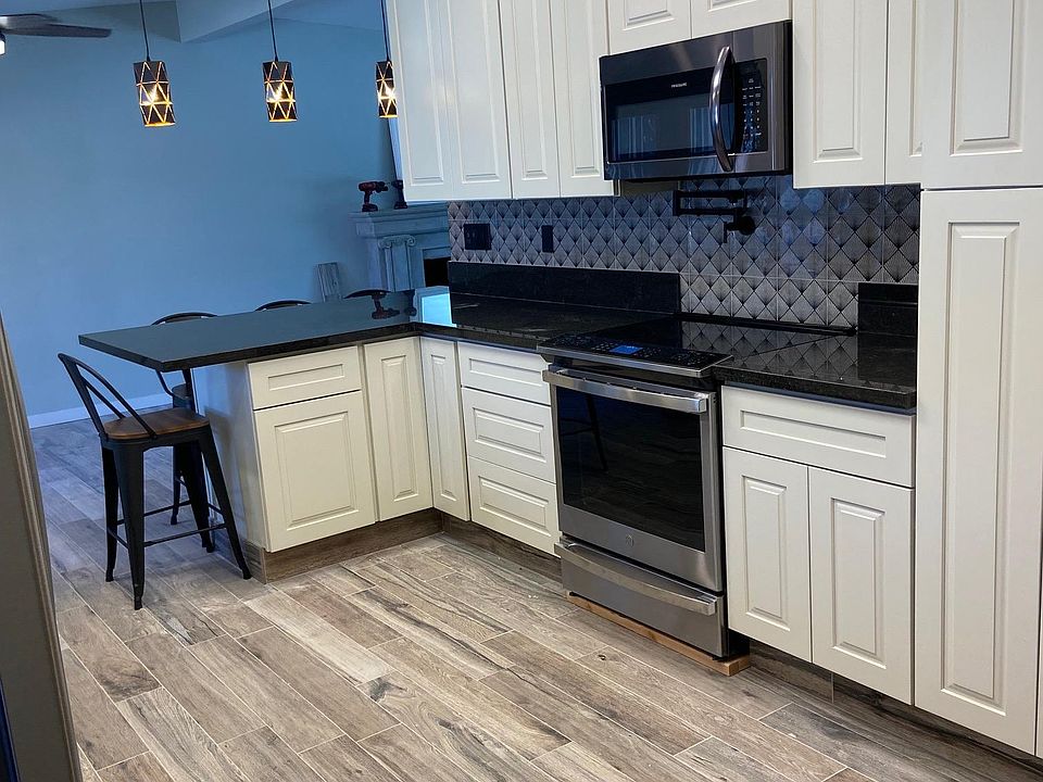 NEWLY REMODELED KITCHEN
