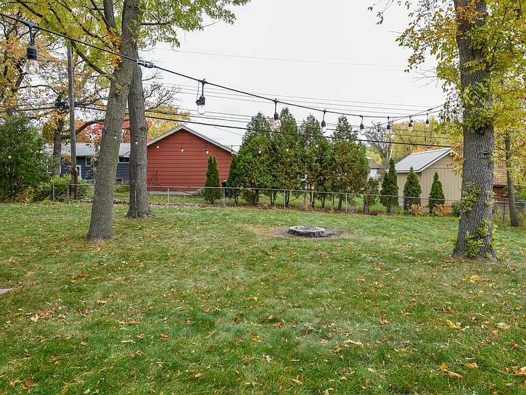631 53rd Ave NE — Photo 34