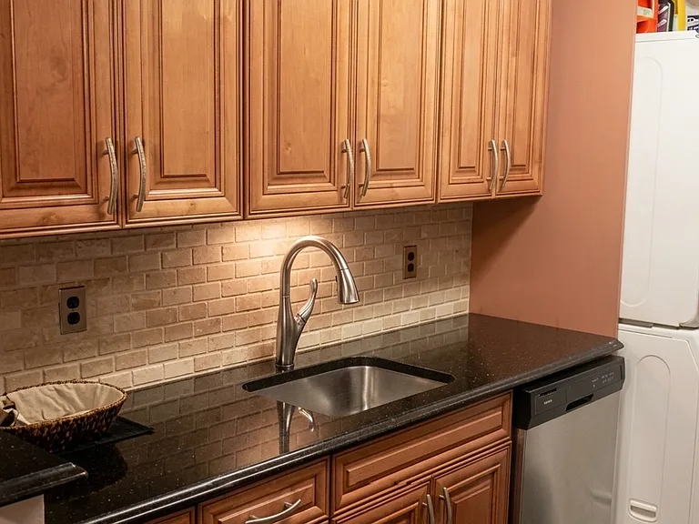 21 Hillside Ter #D — Photo 4