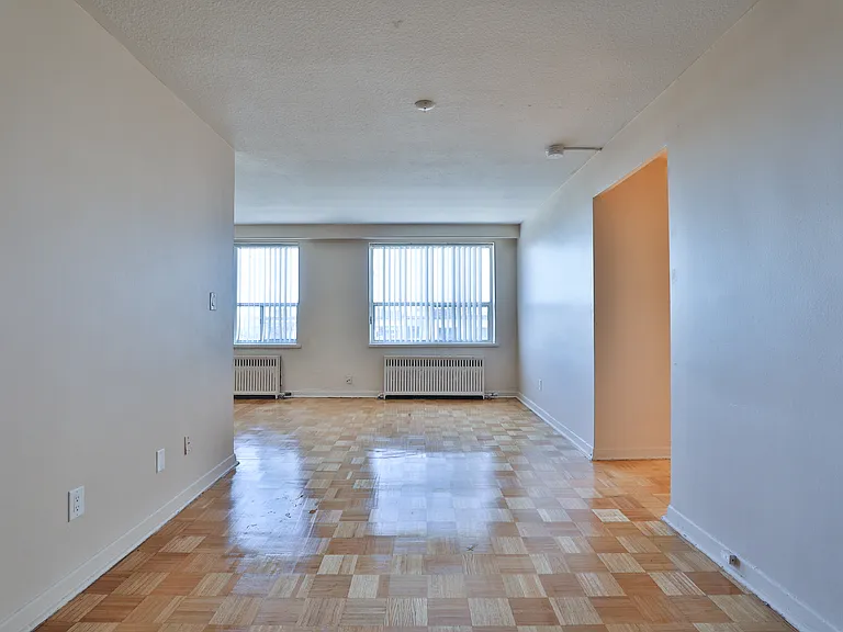 2223 Eglinton Ave E — Photo 1
