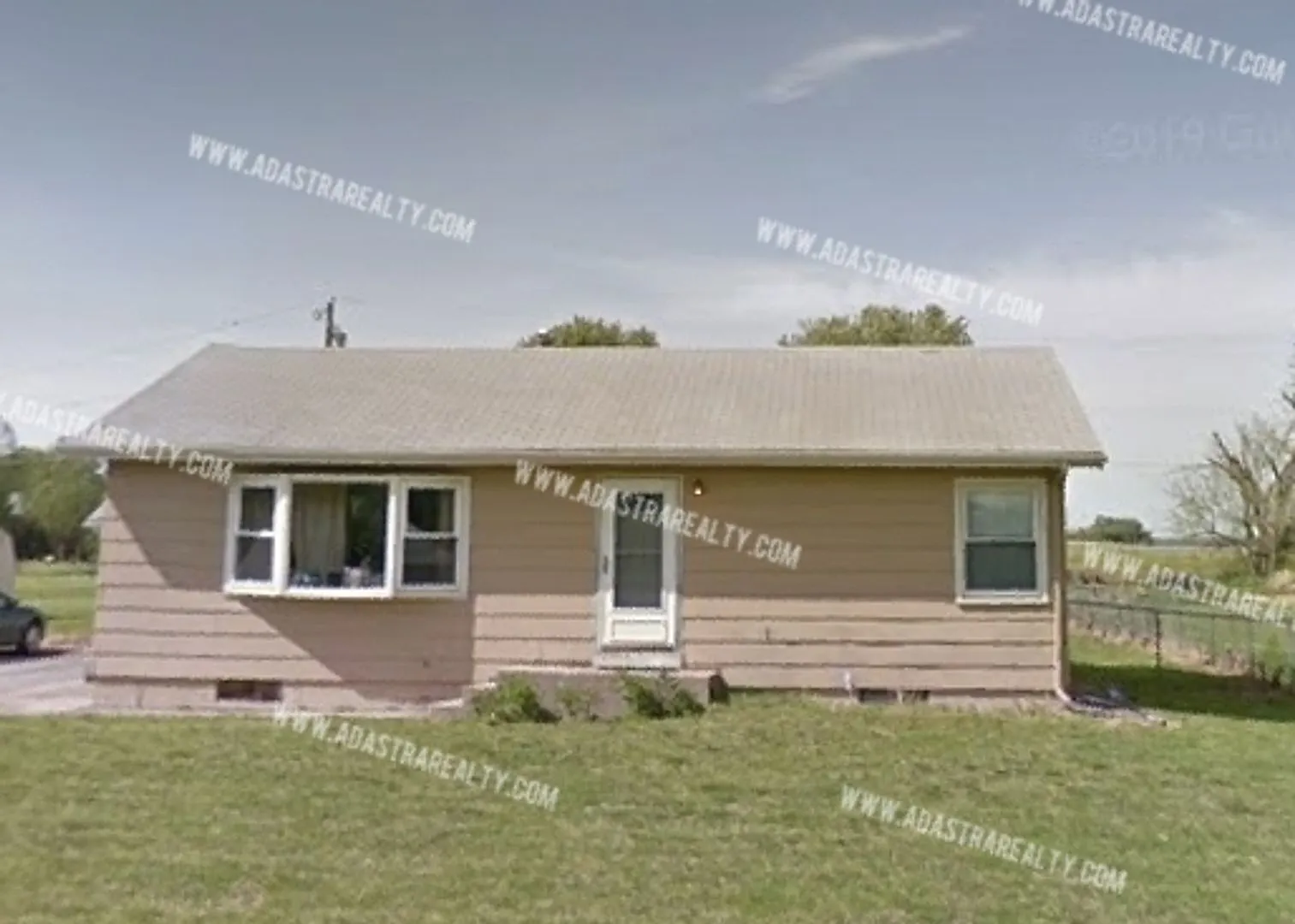 Adorable 2 Bedroom House in Lawrence-Available NOW!! — Photo 1