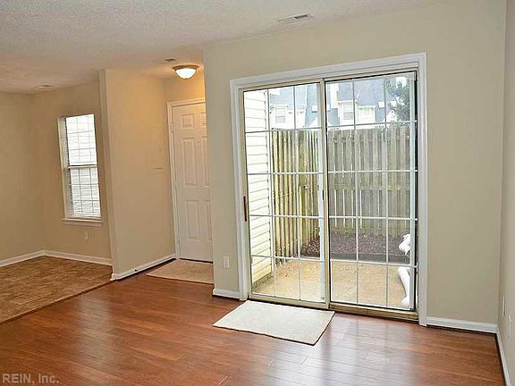 5th image of 423 Lees Mill Dr