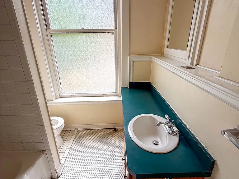 1302 N Williams St — Photo 20