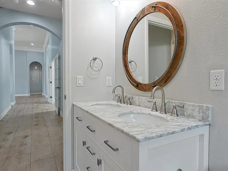 231 Lakay Pl — Photo 31