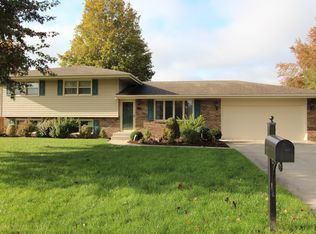 211 Hammitt Dr, Normal, IL 61761