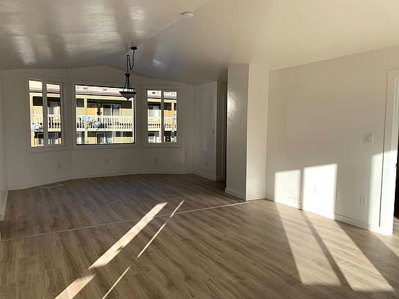 2nd image of 405 Laurel St #2