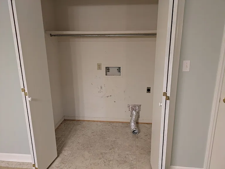 6913 Crandall Ct — Photo 18