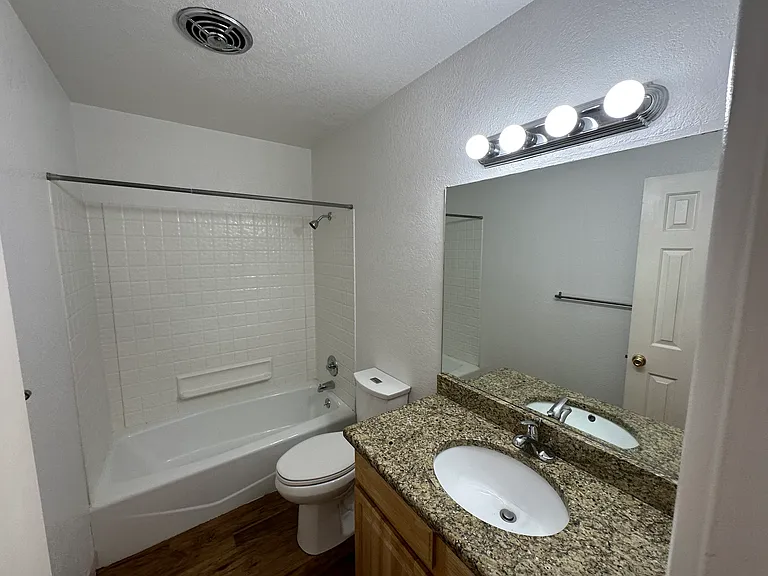4526 Laguna Pl — Photo 7