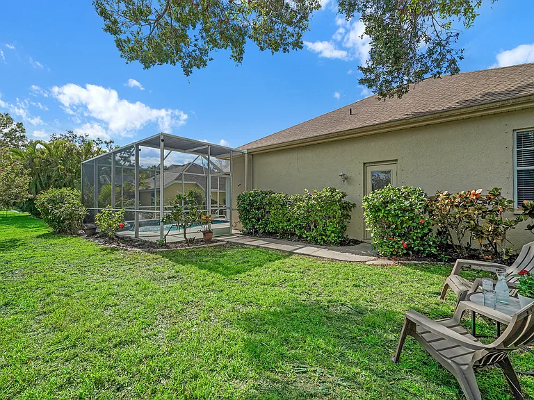 403 Bow Ln — Photo 32