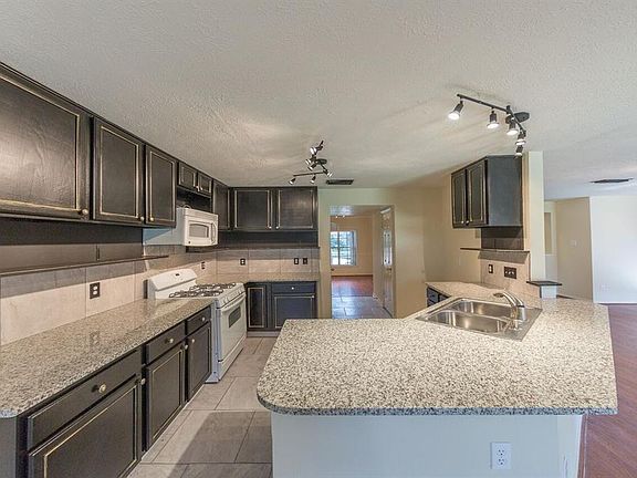 5th image of 1002 Majestic Cove Ct