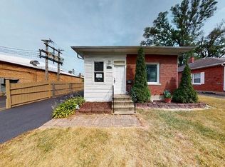 23 S Oakland Ave, Villa Park, IL 60181