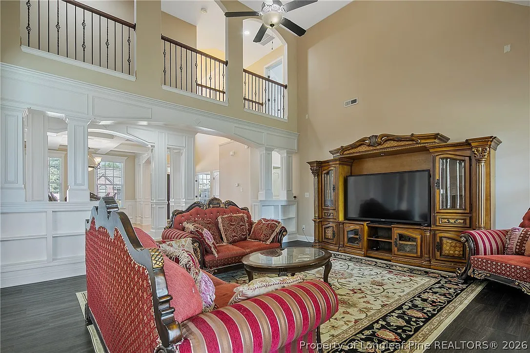 5 bed, 3.5 bath, 3862 sqft, $3,000 — Photo 4