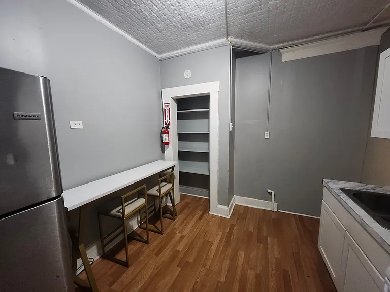 773 E 19th St #13E — Photo 5