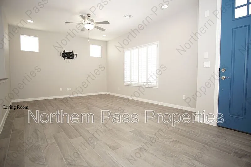 3 bed, 2.0 bath, 1490 sqft, $1,885 — Photo 3