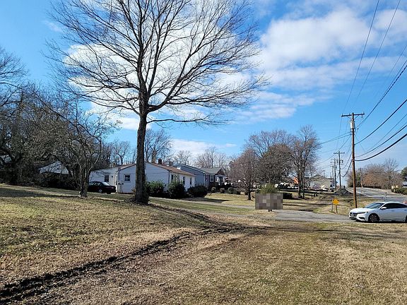 4th image of 1036 Alamance Ct