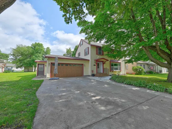1539 Maplecrest Dr, Estherville, IA 51334