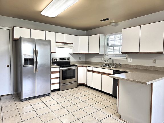 4th image of 324 Palomino Ln