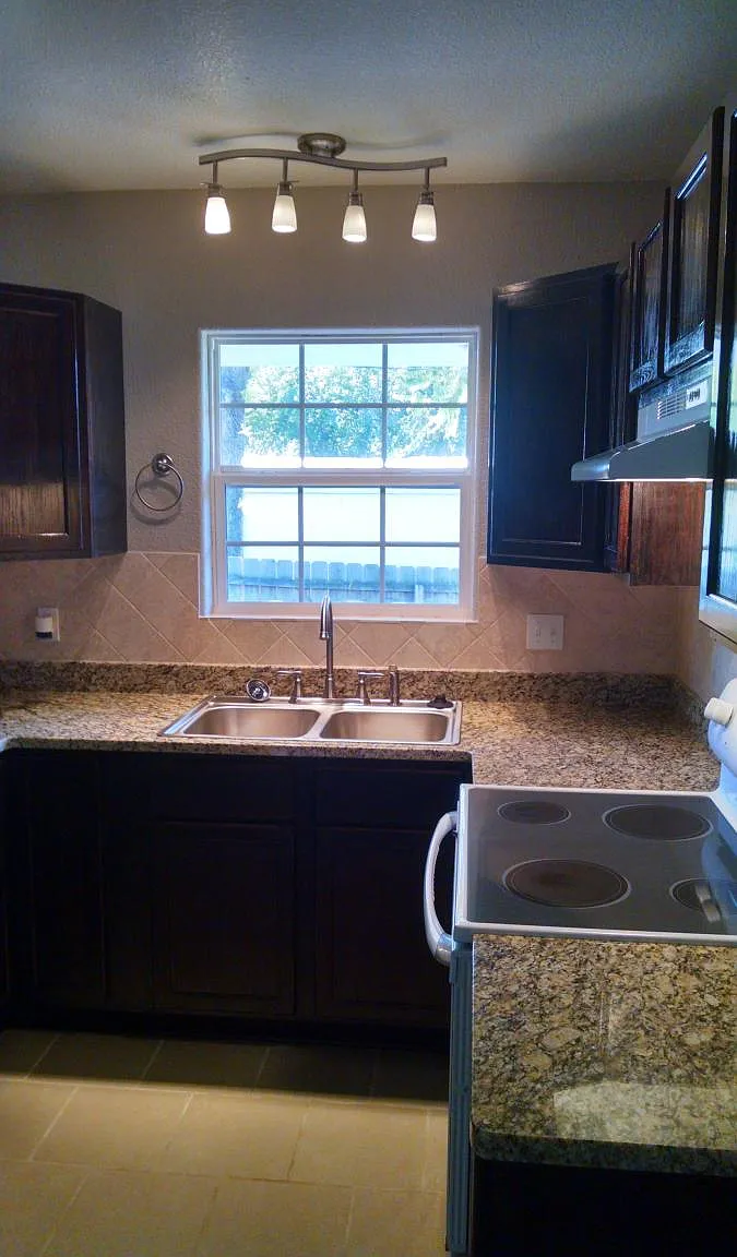 121 S Summit Street — Photo 3