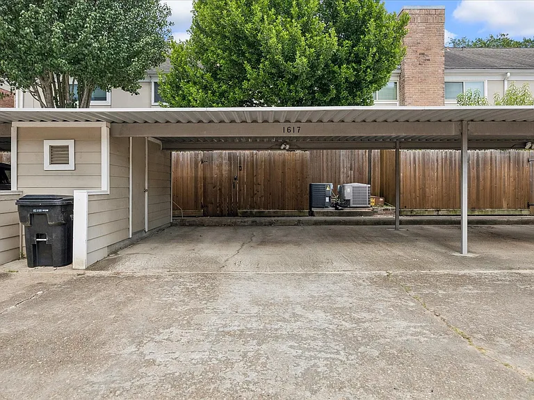 1617 W Sam Houston Pkwy S — Photo 20