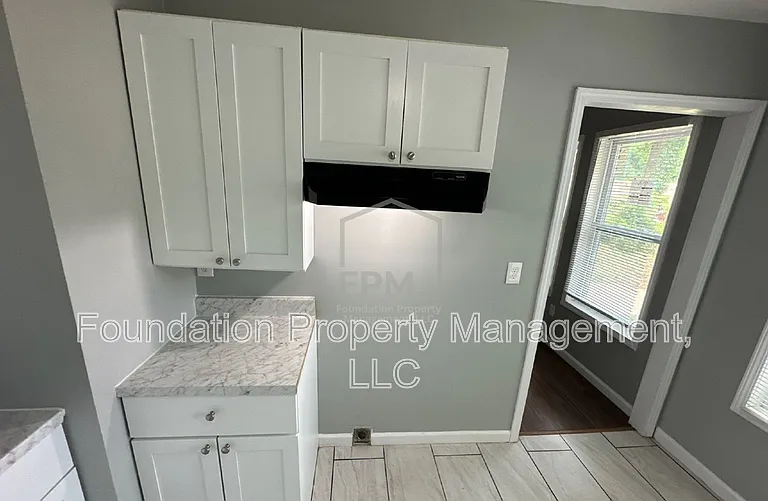 1663 Humber St — Photo 6