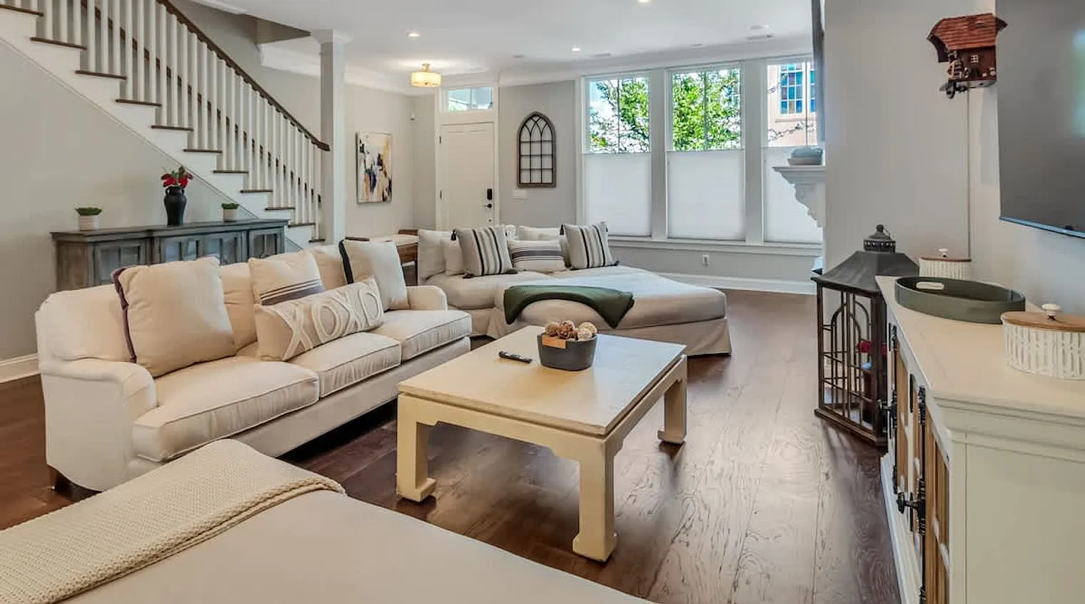 4 bed, 4.0 bath, 1926 sqft, $10,302 — Photo 4