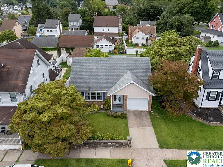 1527 Shipman St — Photo 16