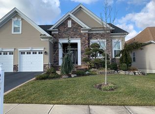 19 Fisher Island Ct, Monroe Township, NJ 08831