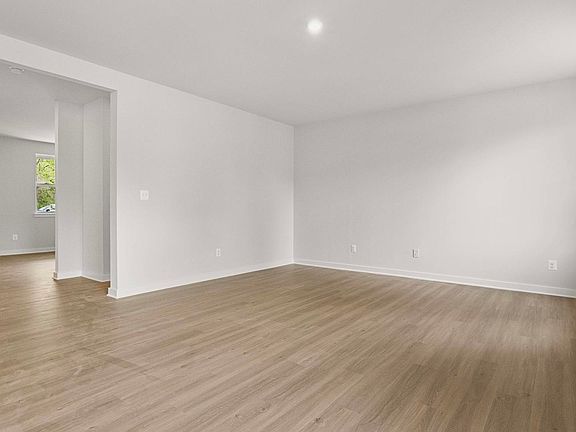 3rd image of 109 Hillsdale Dr