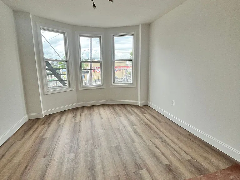 770 W Side Ave #3 — Photo 3