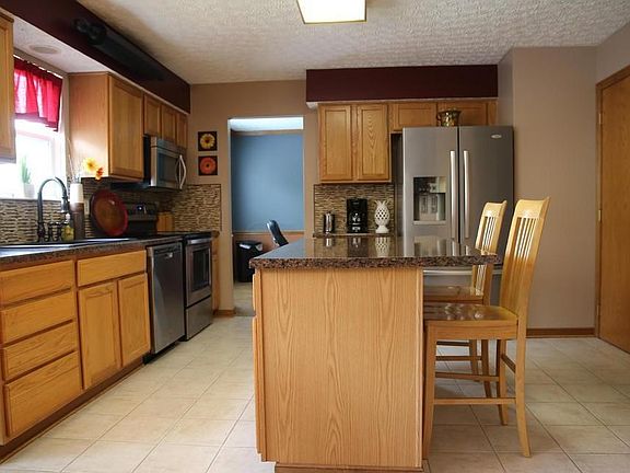 5th image of 561 Streamwater Dr