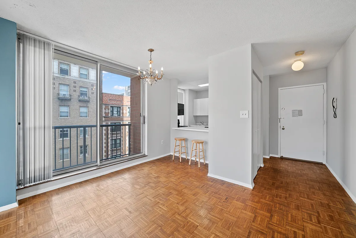 Building Photo - 516 W 112th St #7A