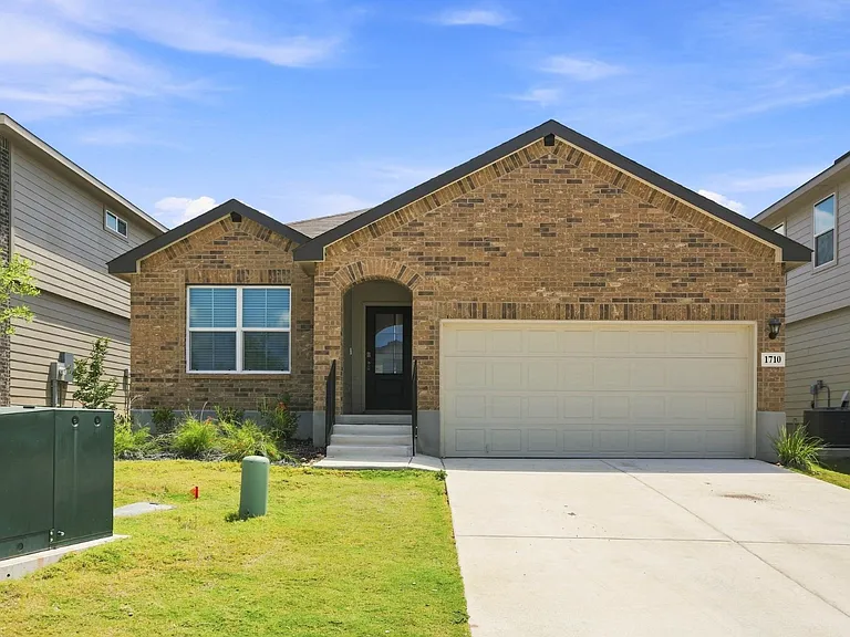1710 Lavender Hl — Photo 1