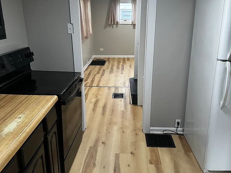 1414 E 9th St — Photo 6