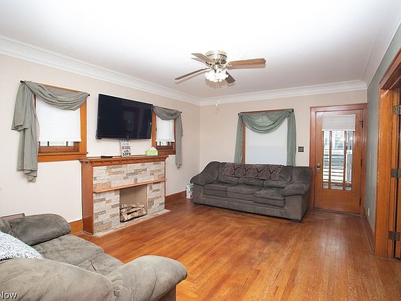 5th image of 213 Como St