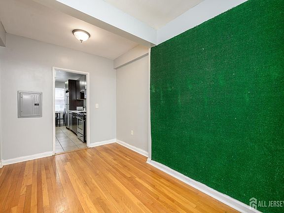 4th image of 2520 John F Kennedy Blvd