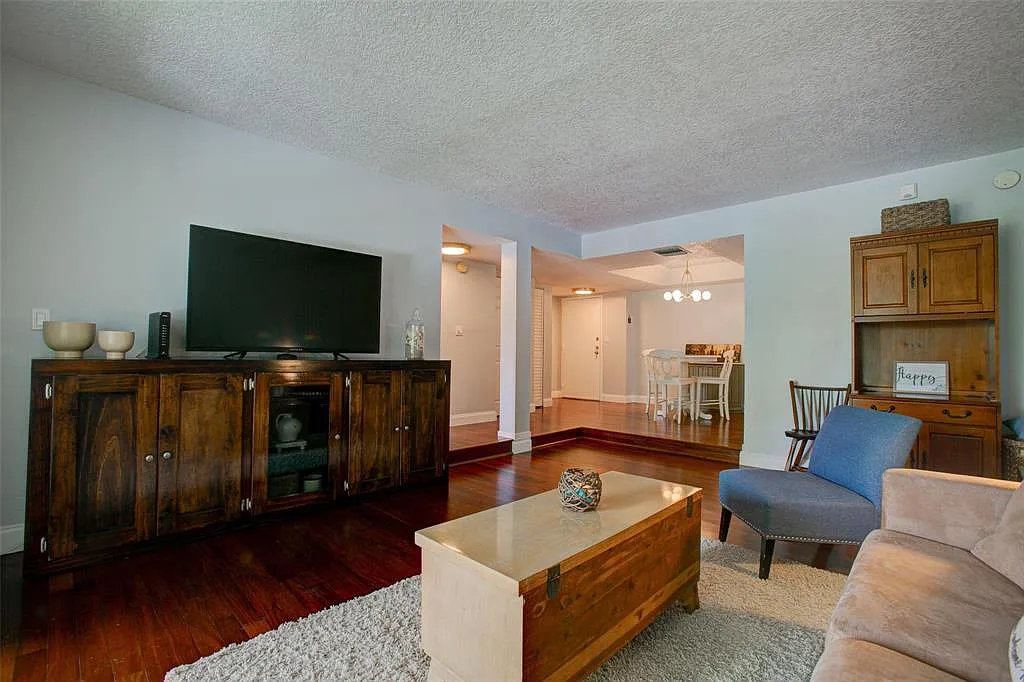 1 bed, 1.5 bath, 800 sqft, $1,800 — Photo 3