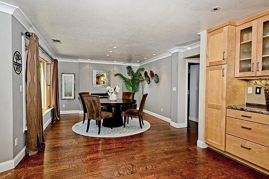 3rd image of 760 Twinview Pl