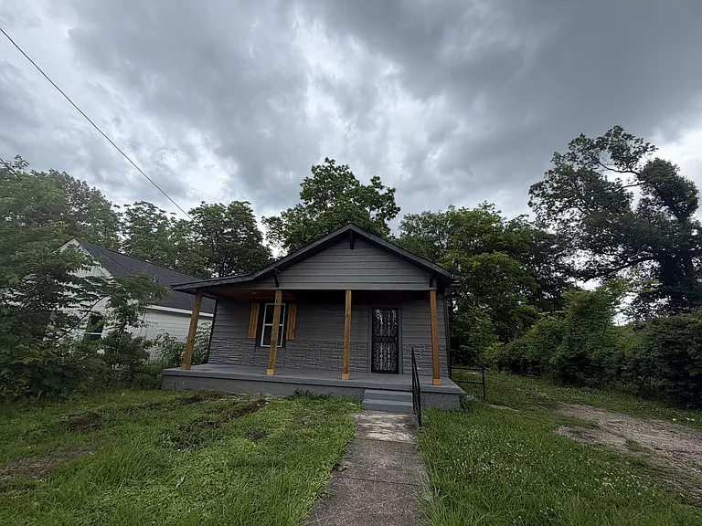 746 Barrett Pl — Photo 1