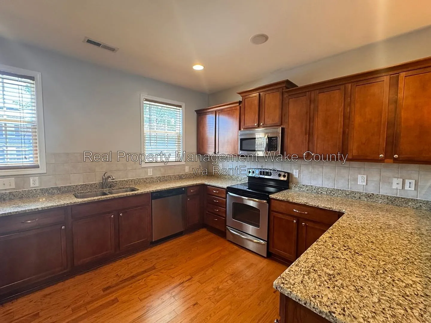 3 bed, 2.5 bath, 1920 sqft, $2,000 — Photo 4