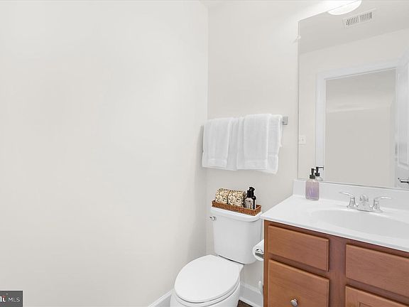 5th image of 3826 Rock Spring Dr