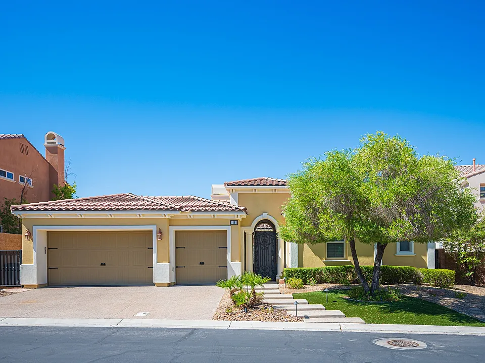 65 Contrada Fiore Dr