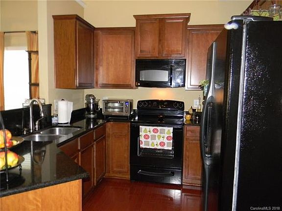 5th image of 655 Hicklin Dr #243