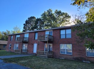 1215 N Main St #7, Benton, IL 62812