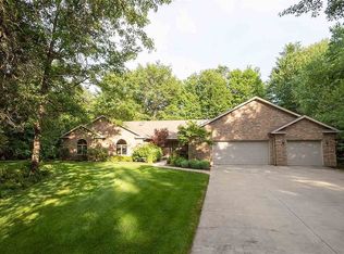 2530 N Running Deer Ln, Midland, MI 48642