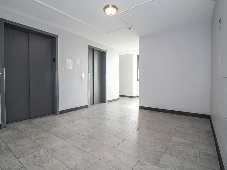 The Regency at St. Louis Apartments — Photo 8