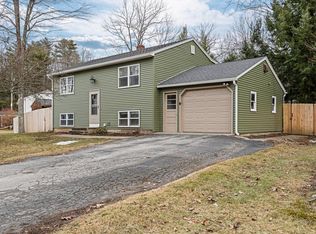28 Forest Dr, Topsham, ME 04086