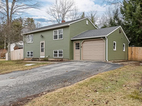 28 Forest Drive, Topsham, ME 04086