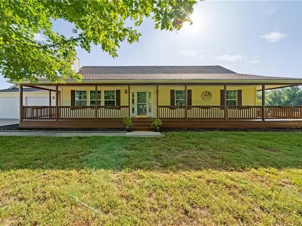 14715 S Bynum Rd, Lone Jack, MO 64070
