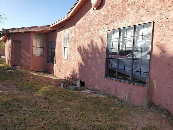 2nd image of 411 W Avenue H